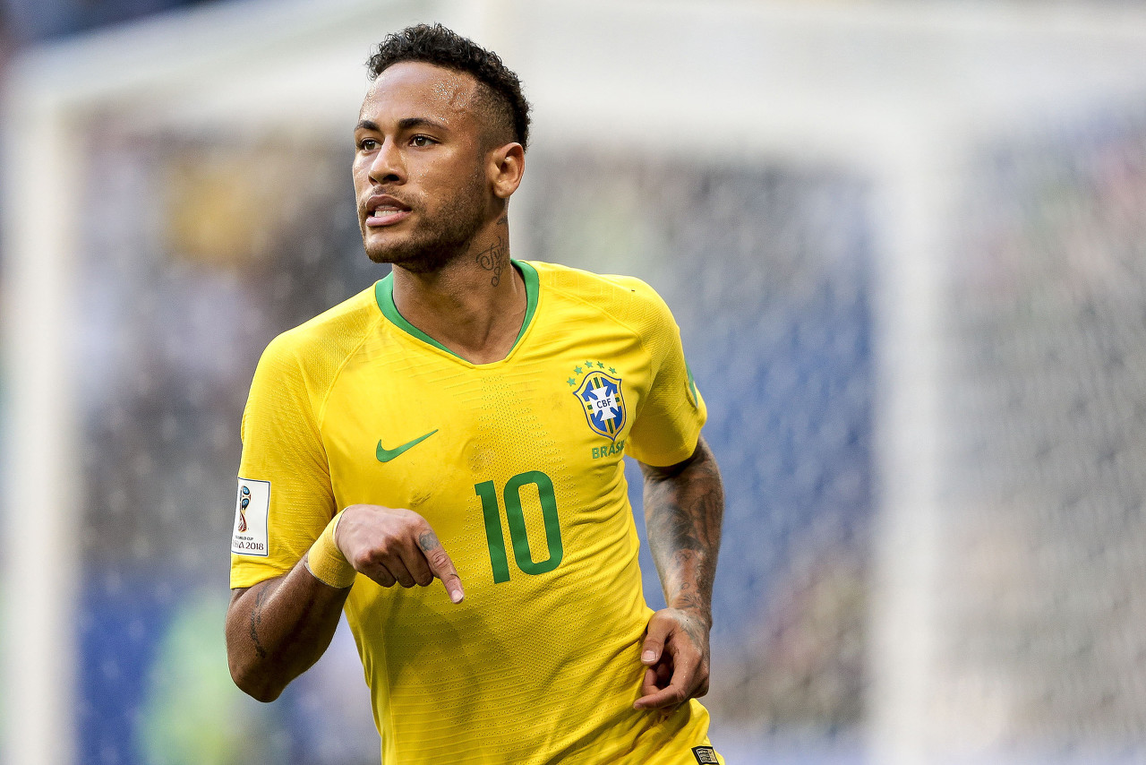 都充满了悬 都充满了悬