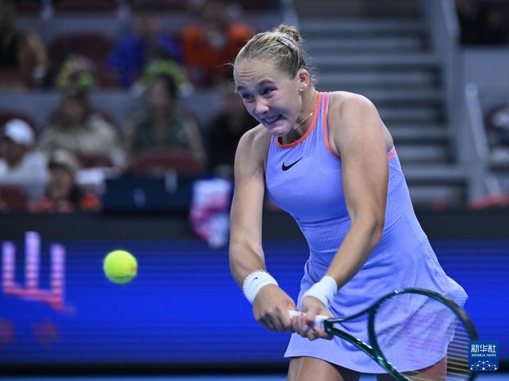 间有人在场 间有人在场