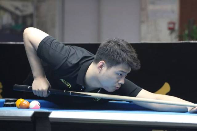 战赛首轮中 战赛首轮中